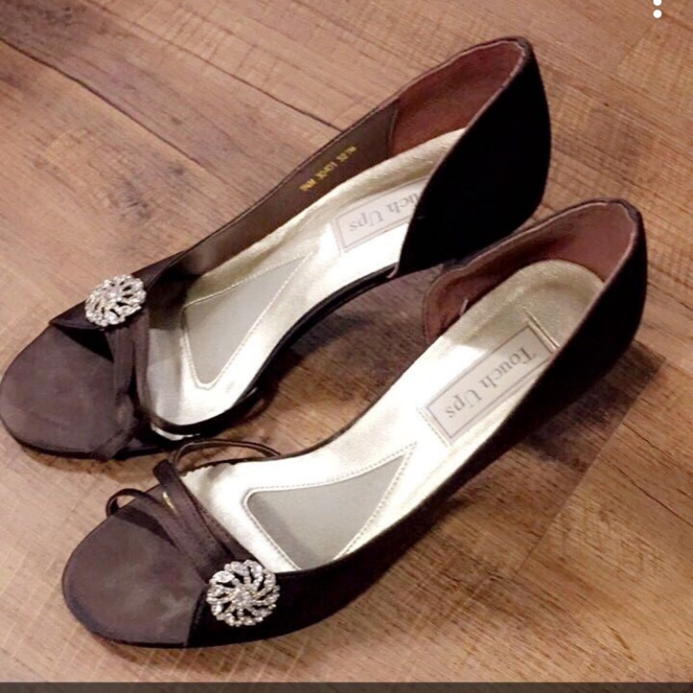 Woman's Brown small heel with rhinestone detail